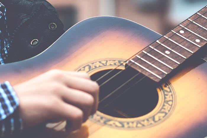 Which Guitar Strings Suit which Fingers? | Guest Post