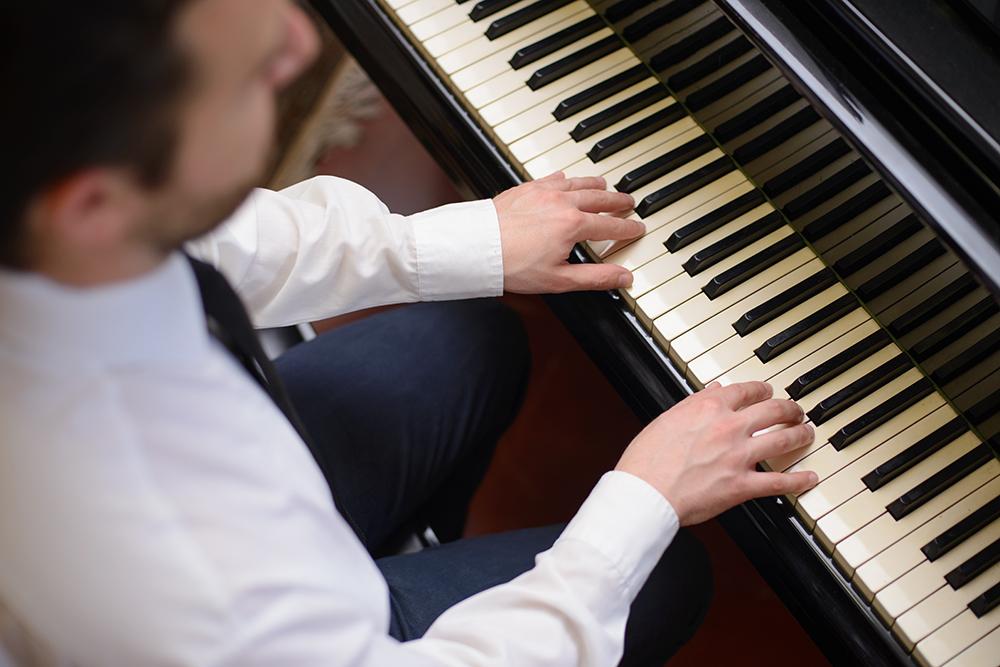 Best Digital Piano for Adult Beginners
