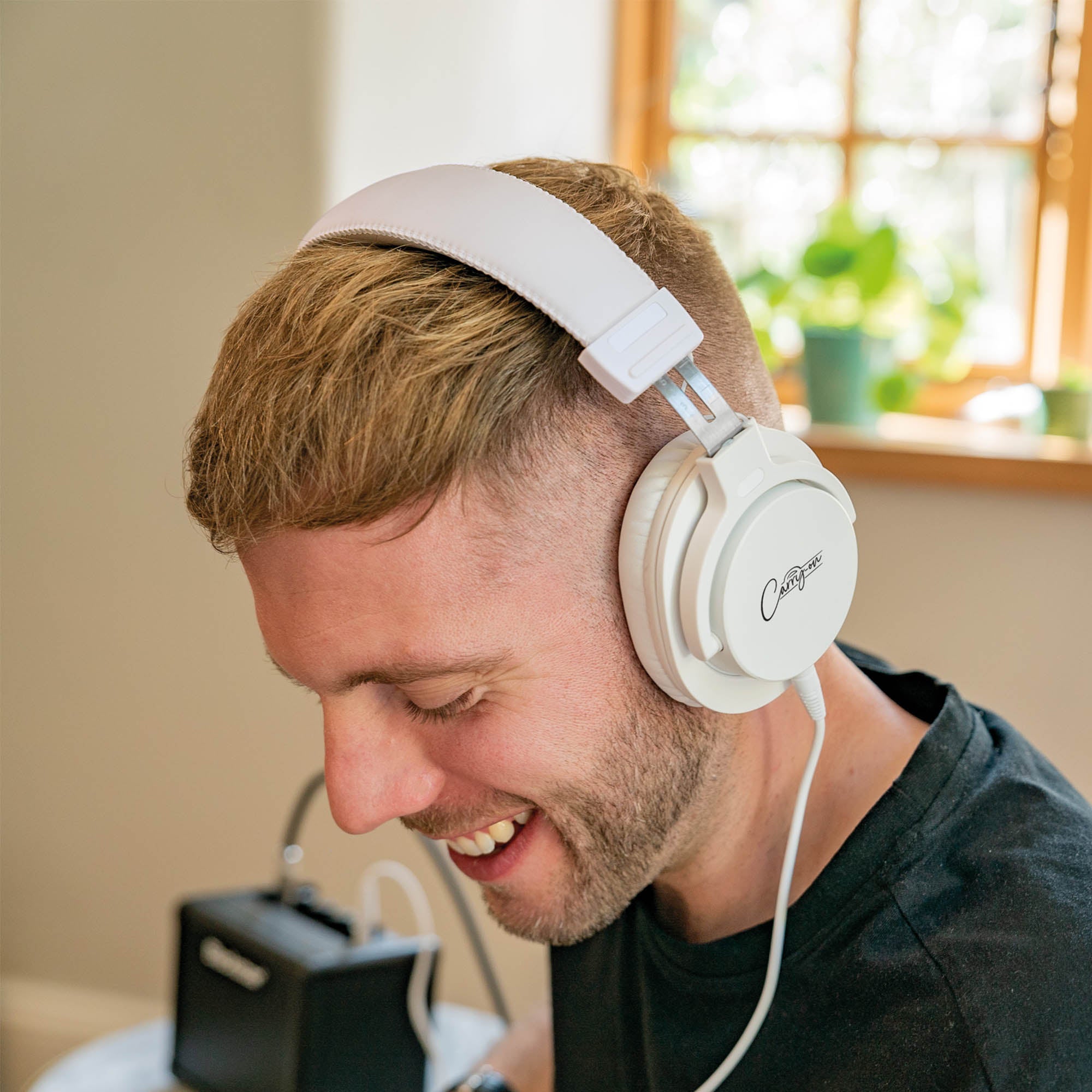 Carry-On SH-100 Folding Headphones#Colour_White