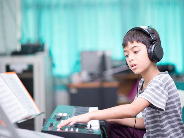 playing-keyboard-record-button