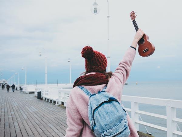 travel-guitar-or-ukulele