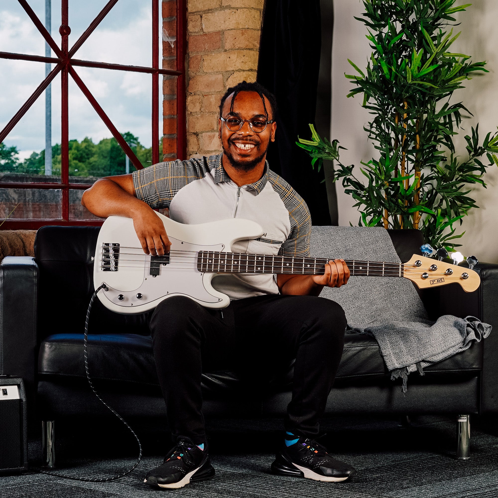 3rd Avenue Rocket Series Electric Bass Guitar Pack Bass Guitars#colour_White
