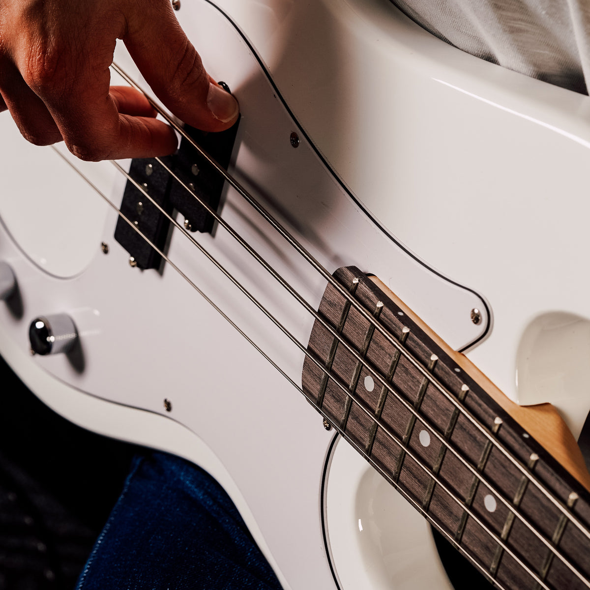 3rd Avenue Rocket Series Electric Bass Guitar Pack Bass Guitars#colour_White